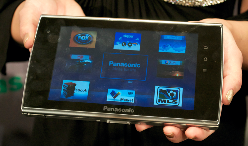 Illustration for article titled We Like Panasonic's Flagship 3DTV (And Its Weird Tablet Buddy)